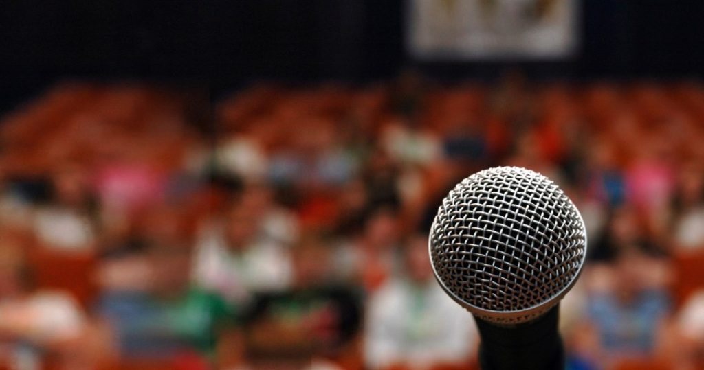 You are currently viewing 3 Most Effective Strategies in Public Speaking to WOW your Audience